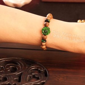 Vòng tay trầm hương kỳ hải nam 8mm mix hoa mẫu đơn.