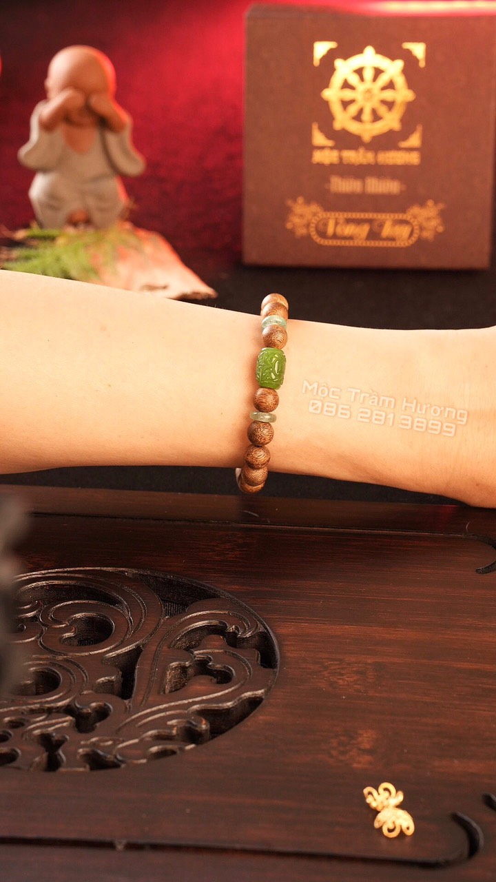 Vòng Tay Trầm Hương 8mm Kỳ Hải Nam Mix Lu Ngọc Bích