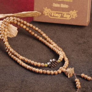 Vòng tay trầm hương 108 hạt.