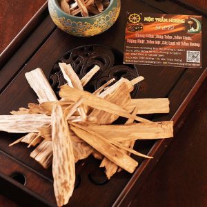 Trầm hương miếng dùng để đốt khối lượng 100g.